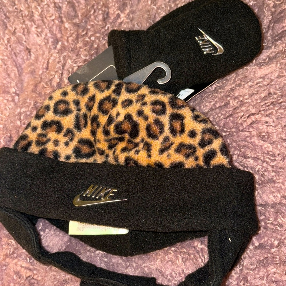 Nike Hat & mitten set